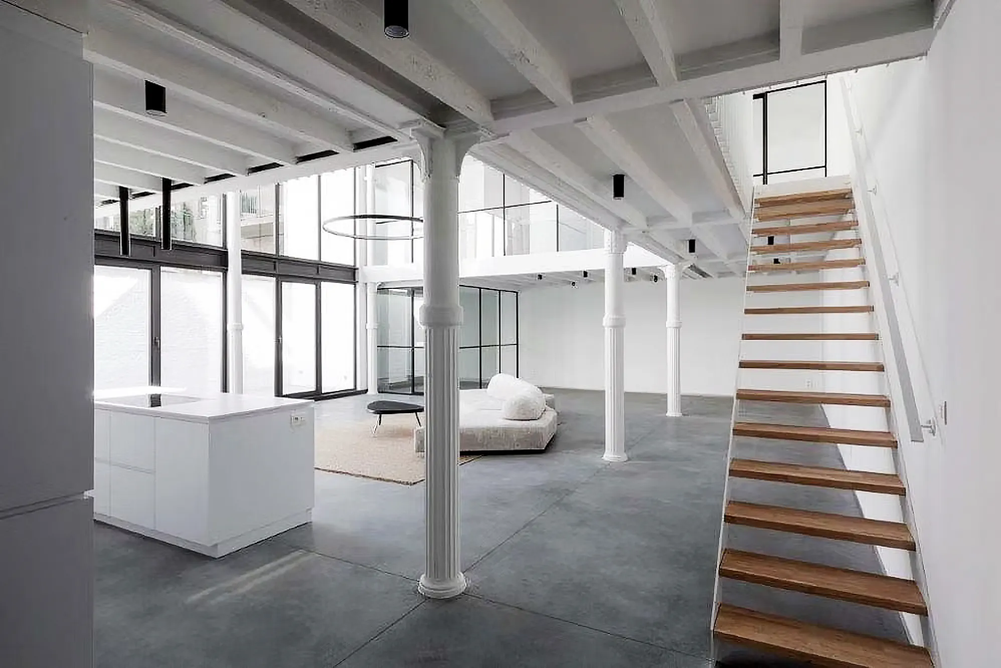 Betonvloer in een loft Van Rooy Betonvloeren uit Westerlo